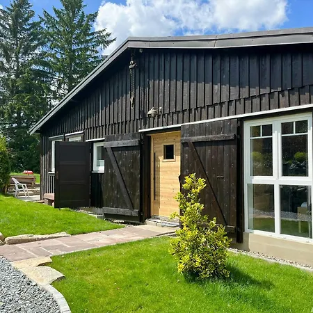 Сasa de vacaciones Charming Hideaway With Garden Sauna *