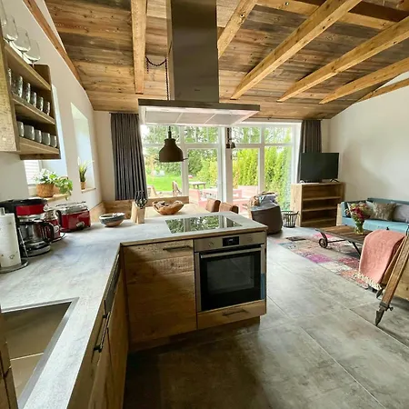 Charming Hideaway With Garden Sauna Сasa de vacaciones