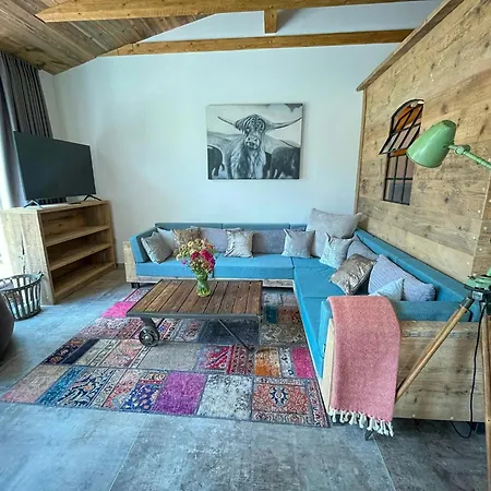 Charming Hideaway With Garden Sauna Сasa de vacaciones