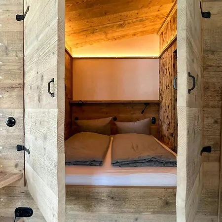 Charming Hideaway With Garden Sauna Сasa de vacaciones *