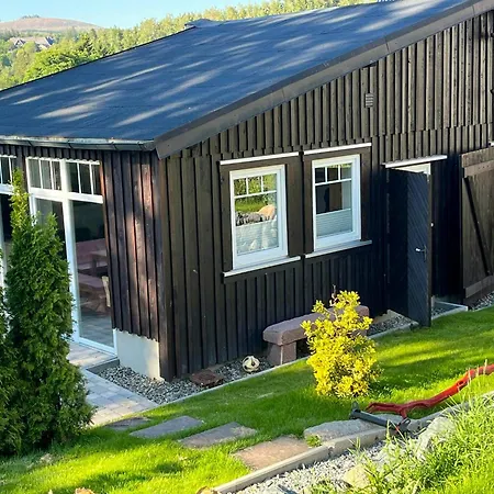 Charming Hideaway With Garden Sauna Сasa de vacaciones *