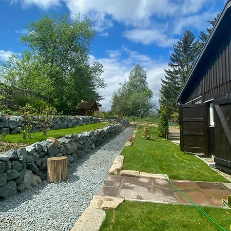 Сasa de vacaciones Charming Hideaway With Garden Sauna