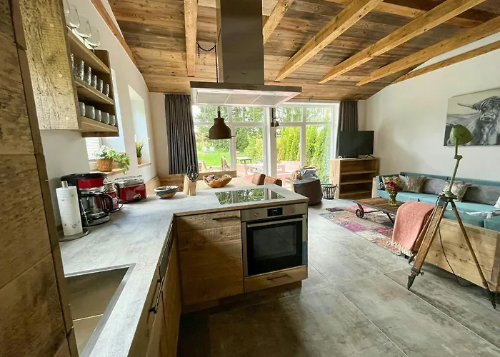 Charming Hideaway With Garden Sauna Casa de Férias