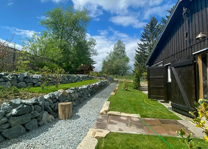 Дом отдыха Charming Hideaway With Garden Sauna